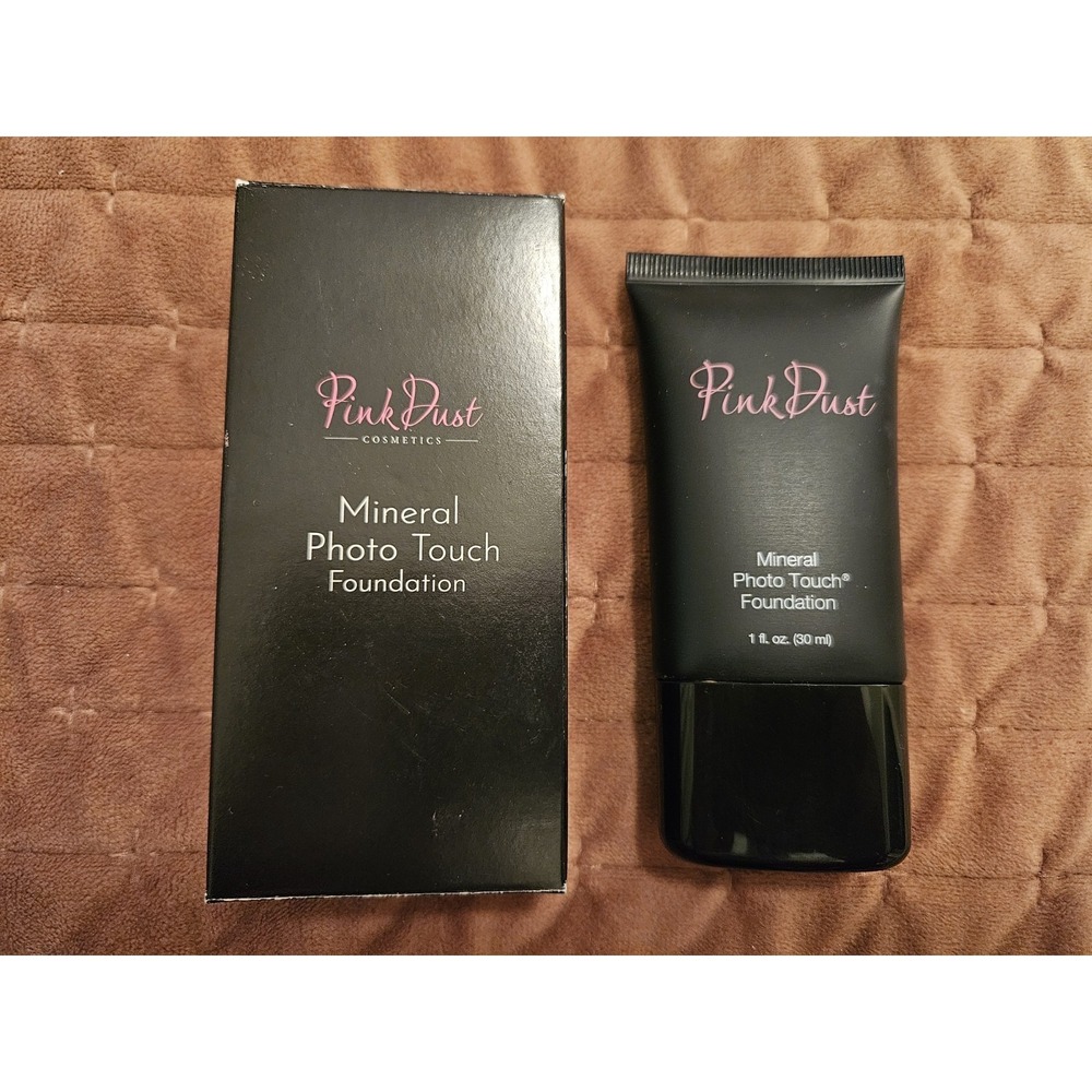 NIB Pink Dust Mineral Photo Touch Foundation "Cream Beige", 1 fl. oz.